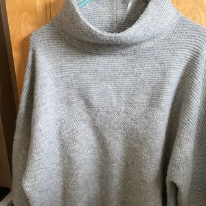 Gray Mossimo mid sleeve sweater.  Xl
